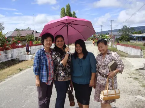 Action dulu sebelum ke gereja.